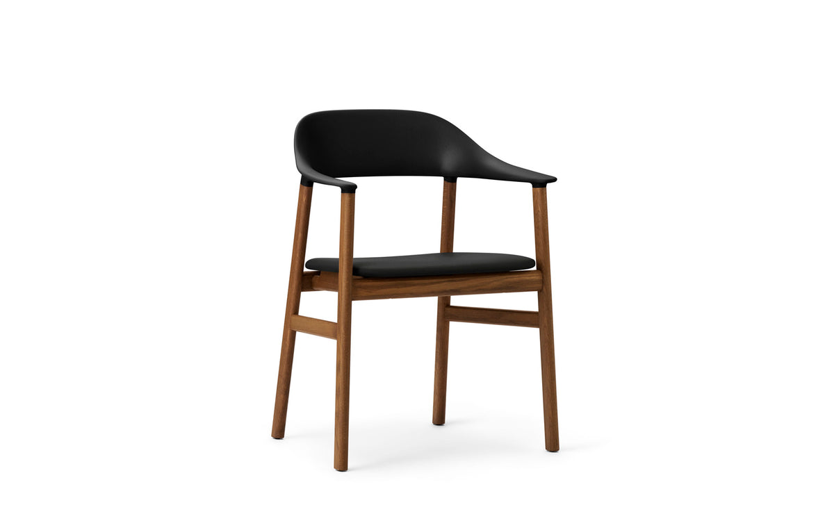 Herit Stuhl mit Armlehnen in Spectrum Leder schwarz präsentiert im Onlineshop von KAQTU Design AG. Stuhl mit Armlehne ist von Normann Copenhagen
