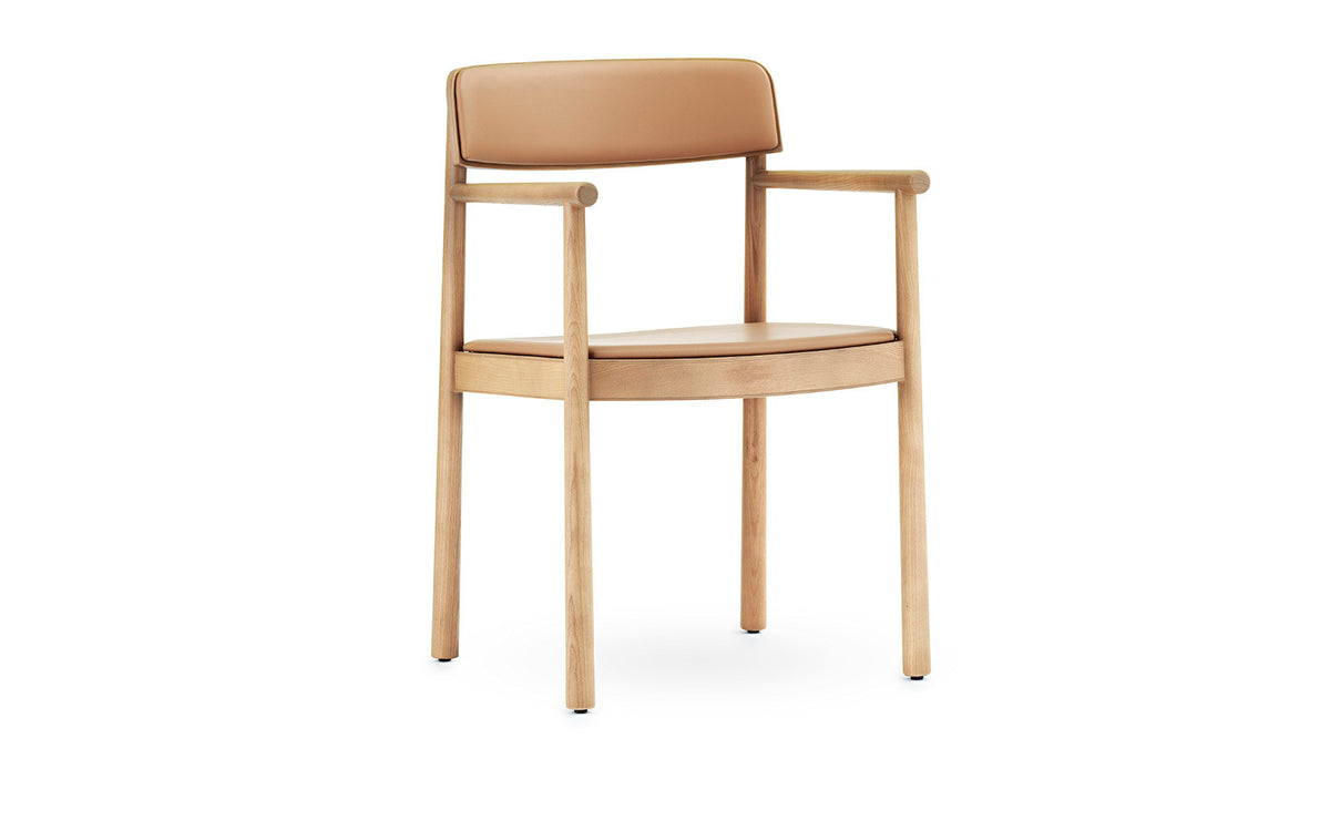 Timb Lehnstuhl gepolstert, Tan/ Camel Leder in Tan/ Camel präsentiert im Onlineshop von KAQTU Design AG. Stuhl mit Armlehne ist von Normann Copenhagen