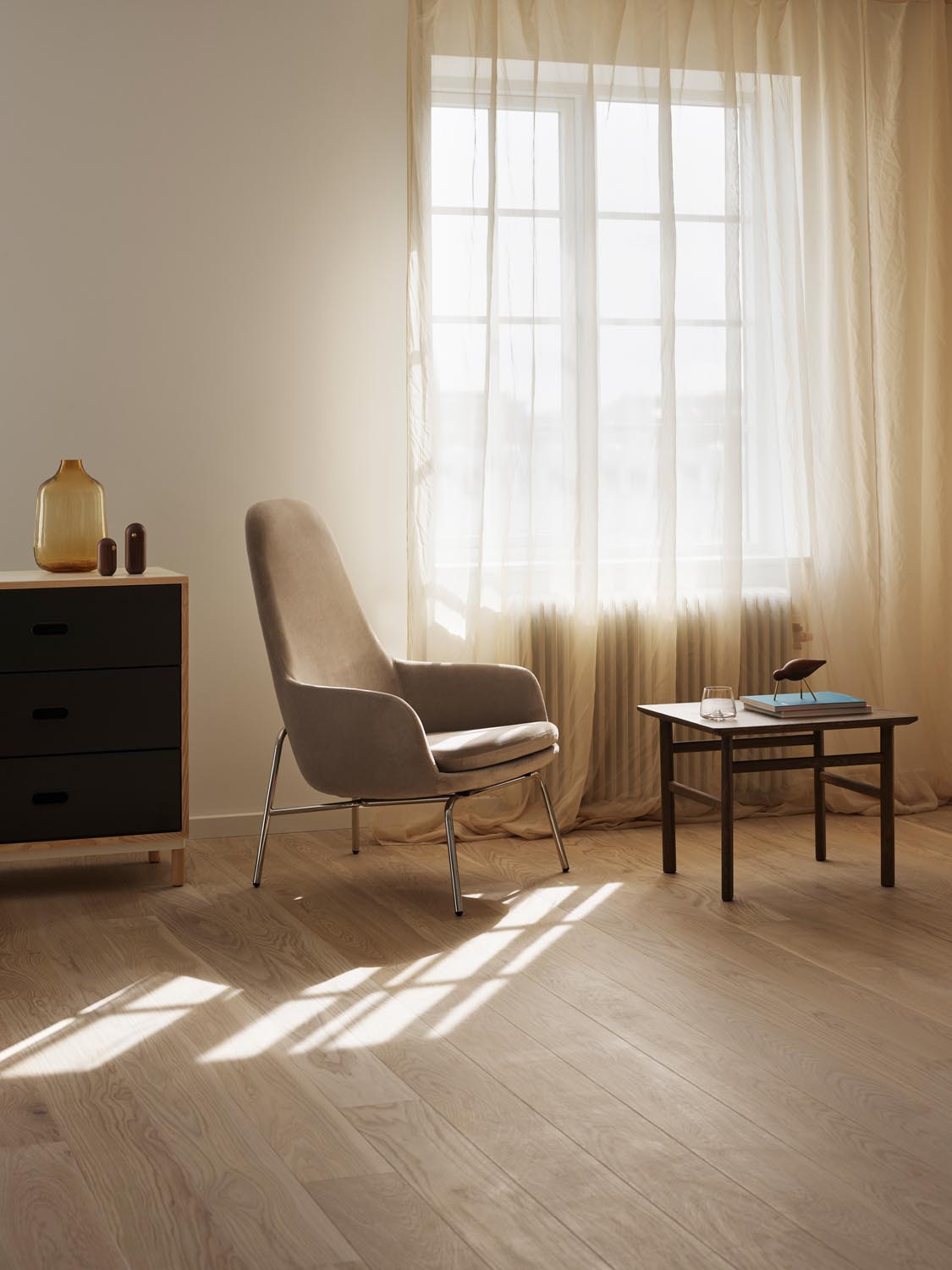 Grow Couchtisch in Schwarze Eiche präsentiert im Onlineshop von KAQTU Design AG. Couchtisch ist von Normann Copenhagen
