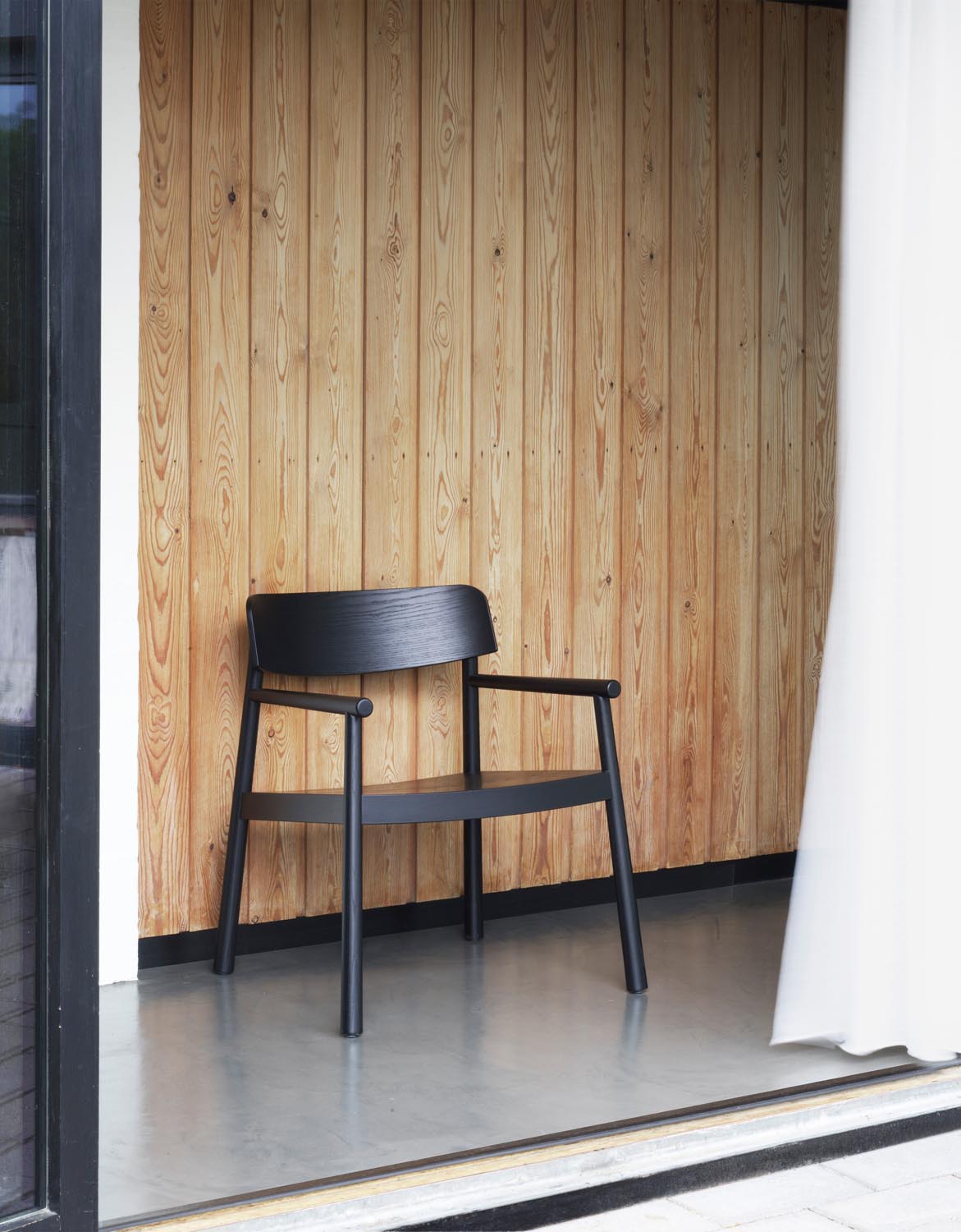 Timb Loungesessel in Schwarz präsentiert im Onlineshop von KAQTU Design AG. Sessel ist von Normann Copenhagen