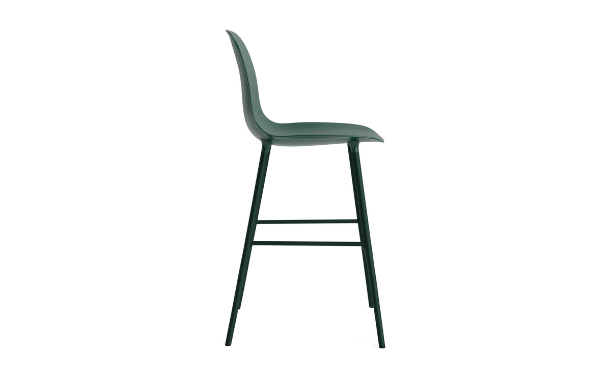 Form Barstuhl 65 cm Stahl/ Grün in Grün präsentiert im Onlineshop von KAQTU Design AG. Barstuhl ist von Normann Copenhagen