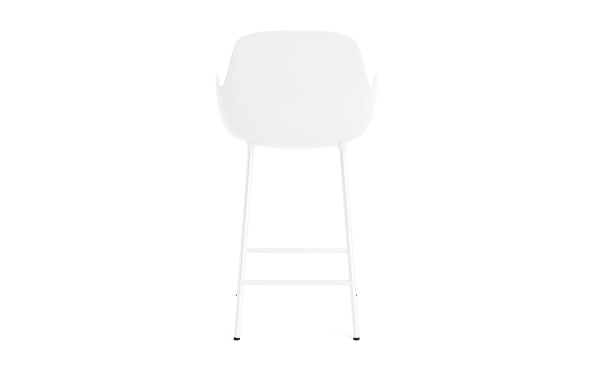 Form Barstuhl mit Armlehne in Weiss präsentiert im Onlineshop von KAQTU Design AG. Barstuhl mit Armlehne ist von Normann Copenhagen