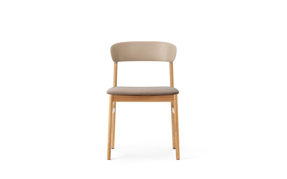 Herit Stuhl gepolstert in Remix Sand präsentiert im Onlineshop von KAQTU Design AG. Stuhl ist von Normann Copenhagen
