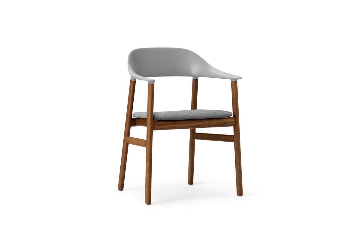Herit Armlehnstuhl gepolstert  in Remix Grau präsentiert im Onlineshop von KAQTU Design AG. Stuhl mit Armlehne ist von Normann Copenhagen