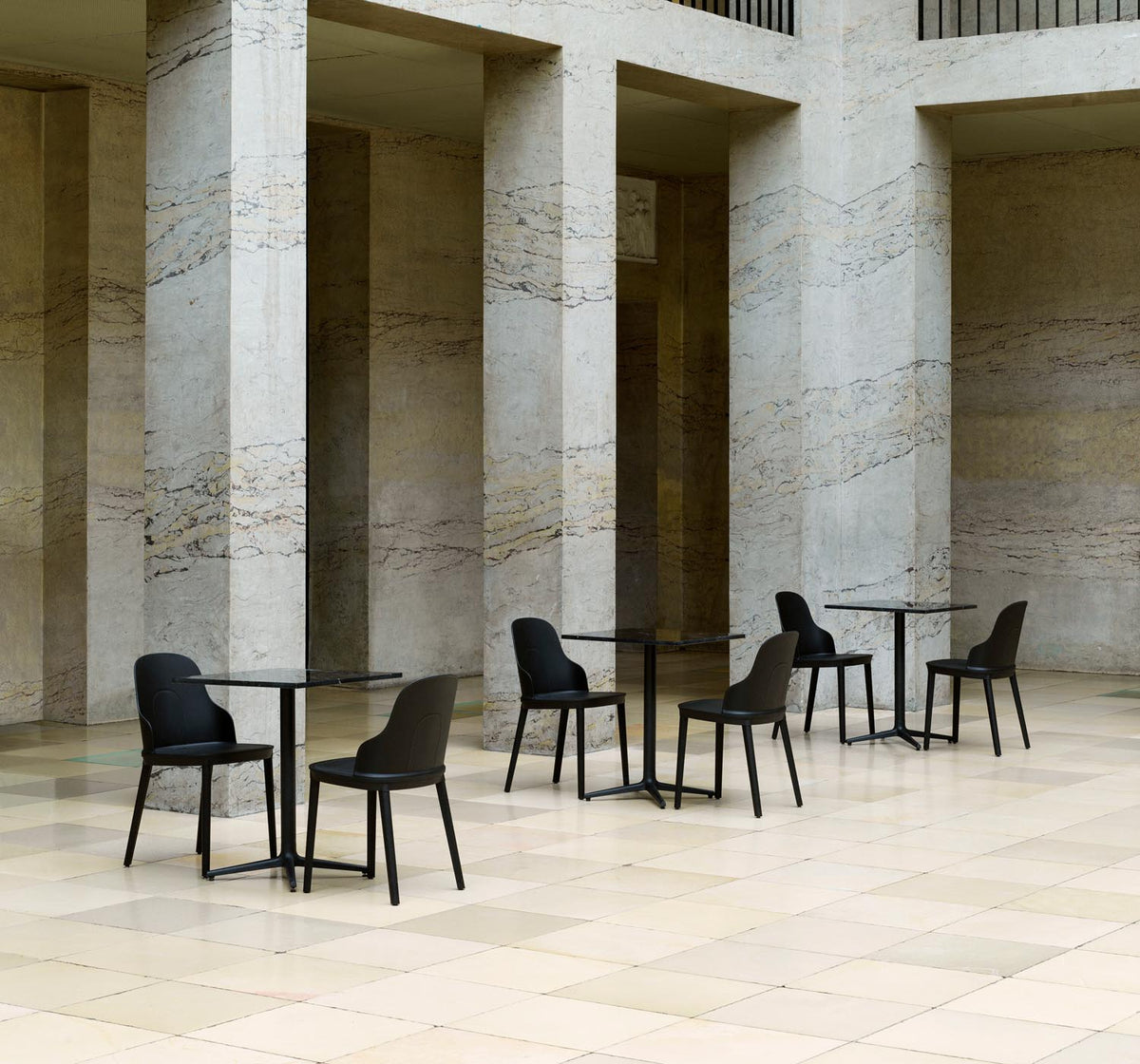 Allez Stuhl in Schwarz präsentiert im Onlineshop von KAQTU Design AG. Stuhl ist von Normann Copenhagen