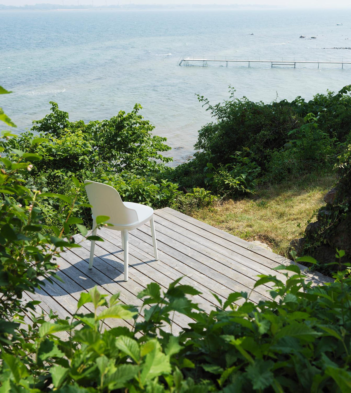 Allez Stuhl in Weiss präsentiert im Onlineshop von KAQTU Design AG. Stuhl ist von Normann Copenhagen