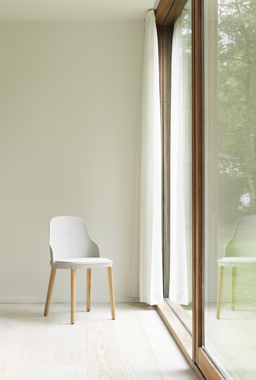 Allez Stuhl in Schwarz präsentiert im Onlineshop von KAQTU Design AG. Stuhl ist von Normann Copenhagen