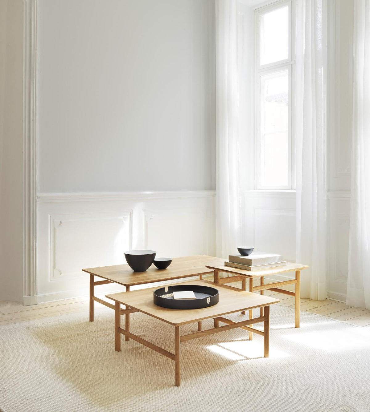 Salon Tablett in Schwarz präsentiert im Onlineshop von KAQTU Design AG. Tablett ist von Normann Copenhagen