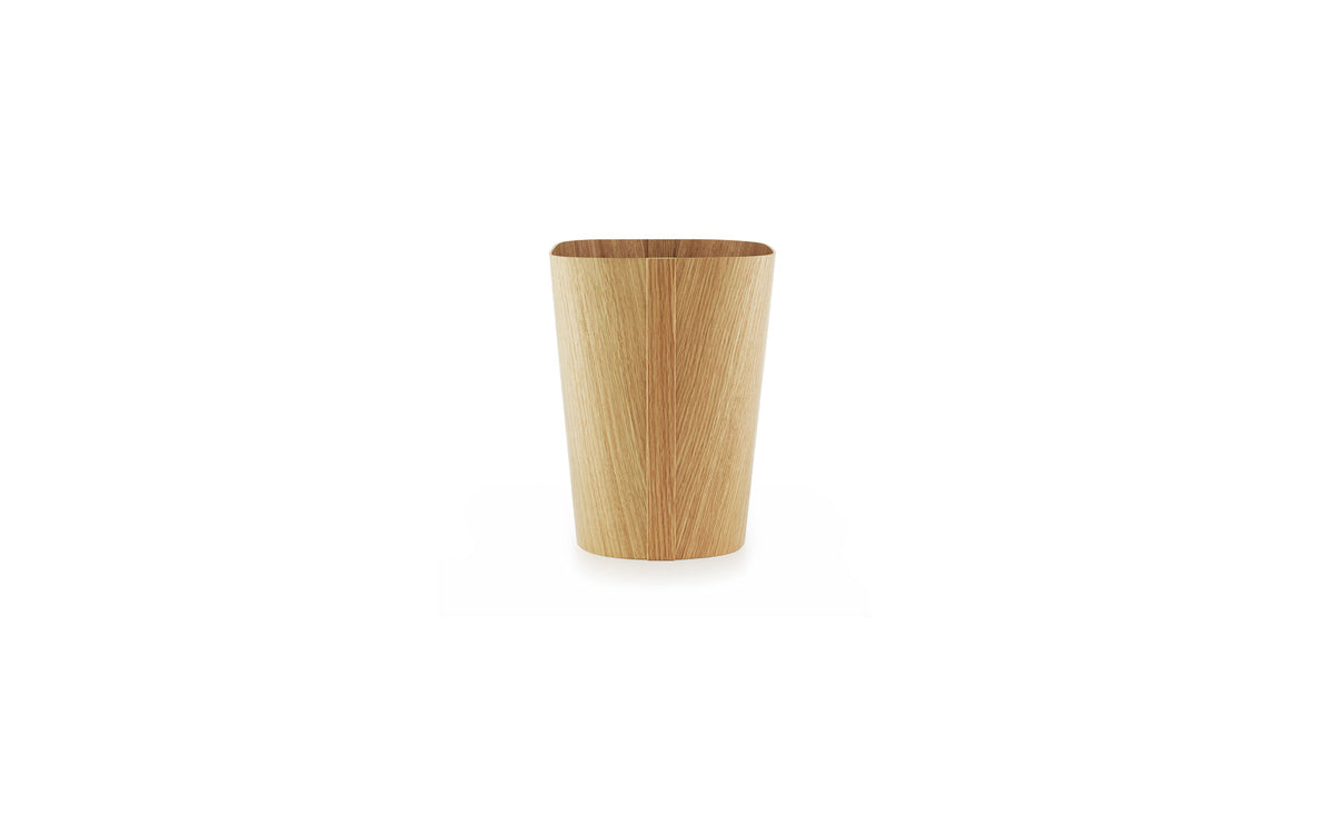 Tales of Wood Papierkorb in Eiche präsentiert im Onlineshop von KAQTU Design AG. Papierkorb ist von Normann Copenhagen
