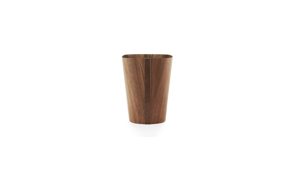 Tales of Wood Papierkorb in Walnuss präsentiert im Onlineshop von KAQTU Design AG. Papierkorb ist von Normann Copenhagen