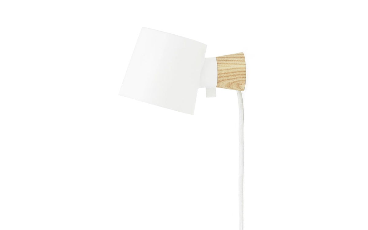 Rise Wandleuchte EU weiss in Weiss präsentiert im Onlineshop von KAQTU Design AG. Wandleuchte ist von Normann Copenhagen