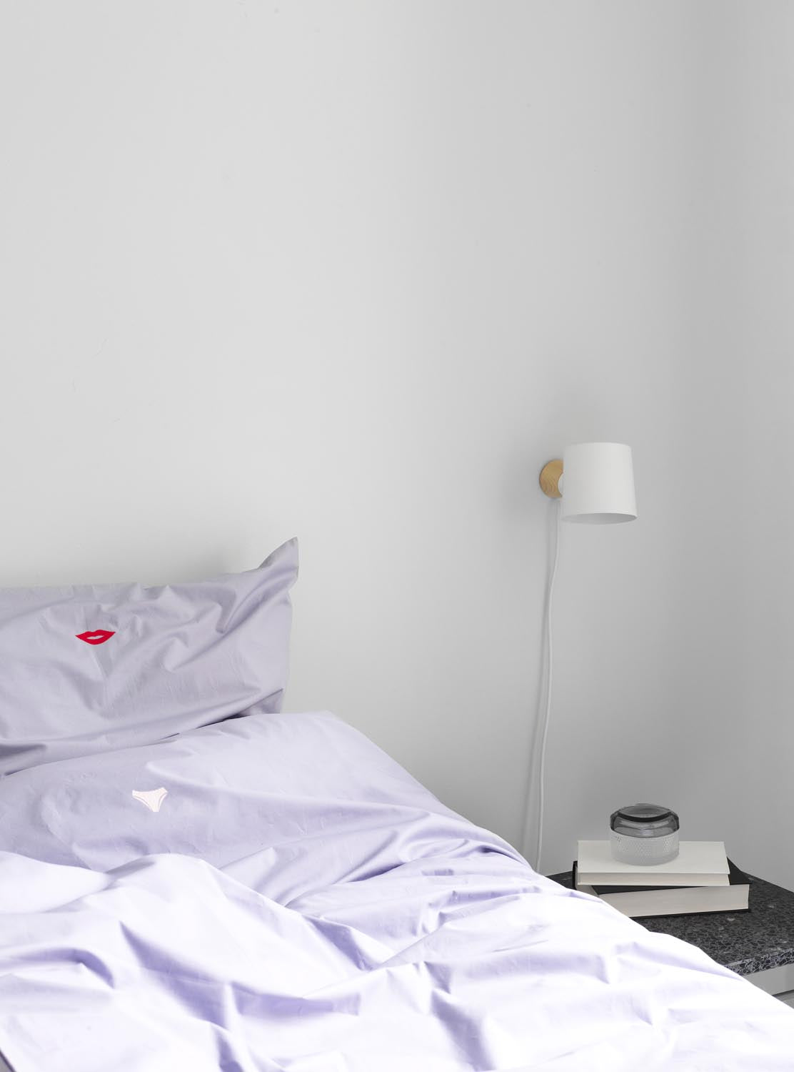 Rise Wandleuchte EU weiss in  präsentiert im Onlineshop von KAQTU Design AG. Wandleuchte ist von Normann Copenhagen