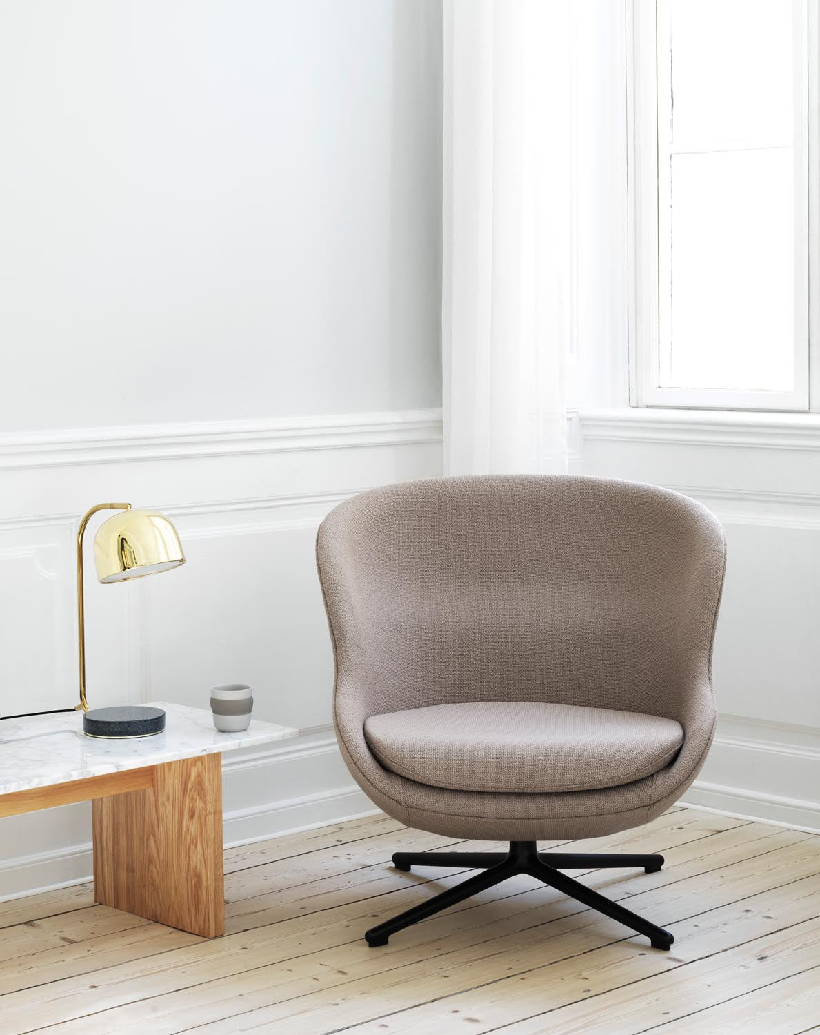 Grant Tischlampe EU in  präsentiert im Onlineshop von KAQTU Design AG. Tischleuchte ist von Normann Copenhagen
