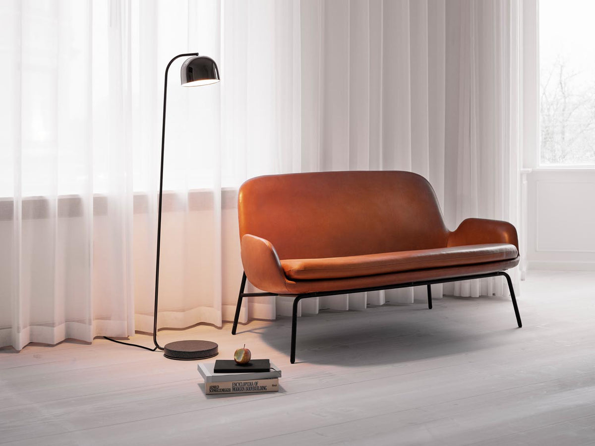 Grant Stehleuchte EU in Schwarz präsentiert im Onlineshop von KAQTU Design AG. Stehleuchte ist von Normann Copenhagen