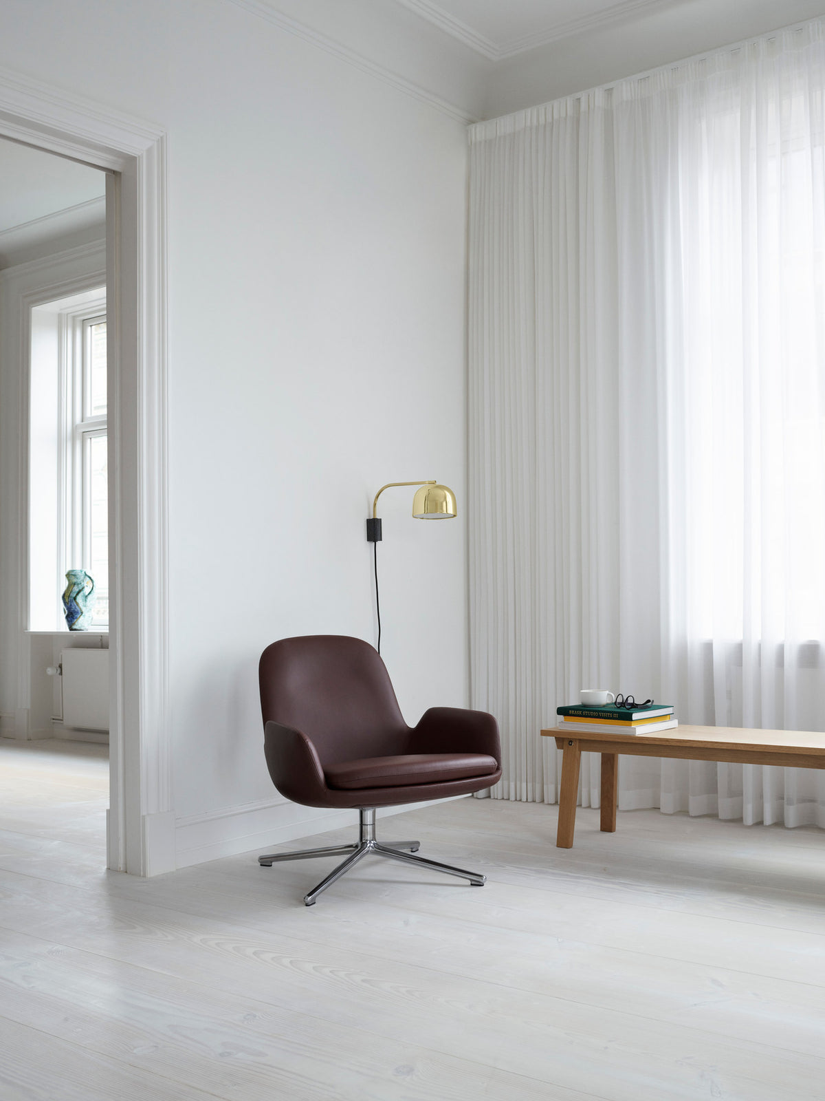 Grant Wandlampe 43 cm. EU in Messing präsentiert im Onlineshop von KAQTU Design AG. Wandleuchte ist von Normann Copenhagen