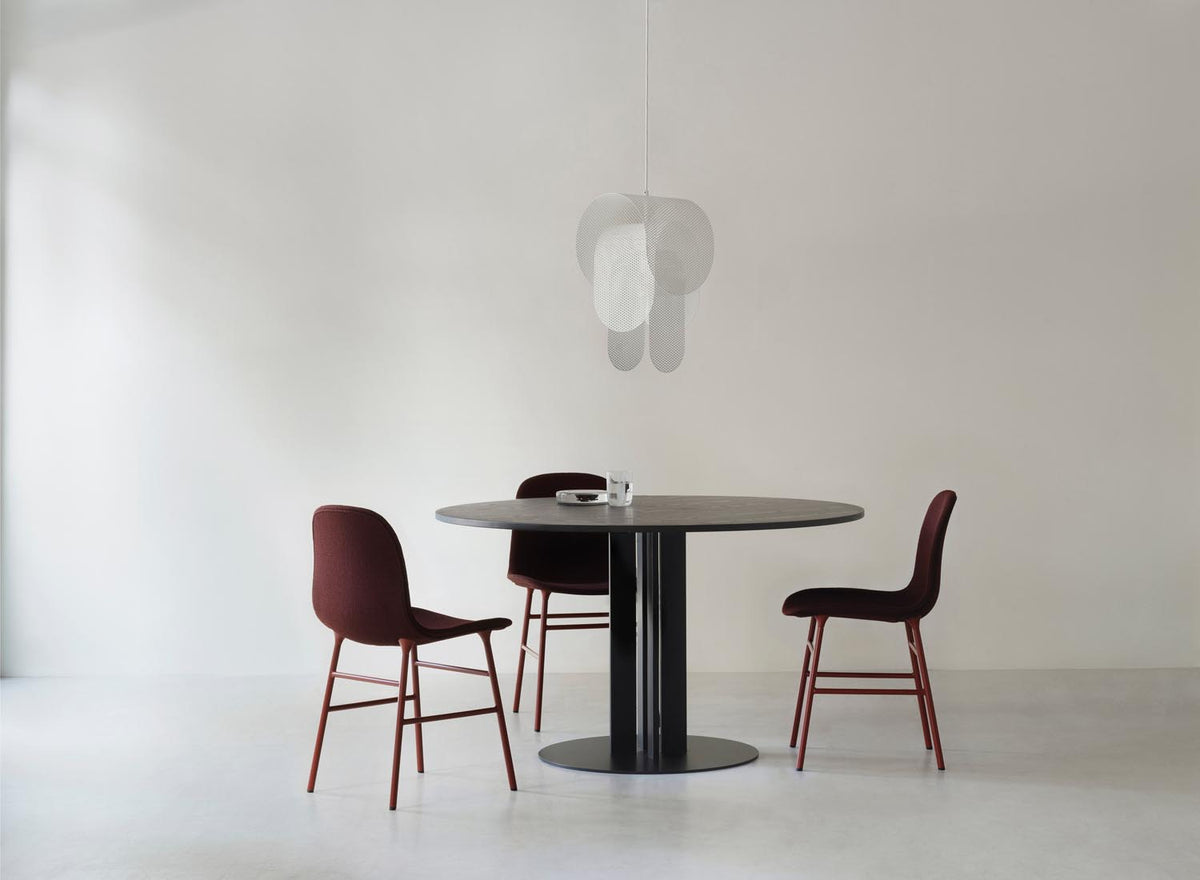 Superpose Leuchte Ø 30 cm EU Weiss in Weiss präsentiert im Onlineshop von KAQTU Design AG. Pendelleuchte ist von Normann Copenhagen