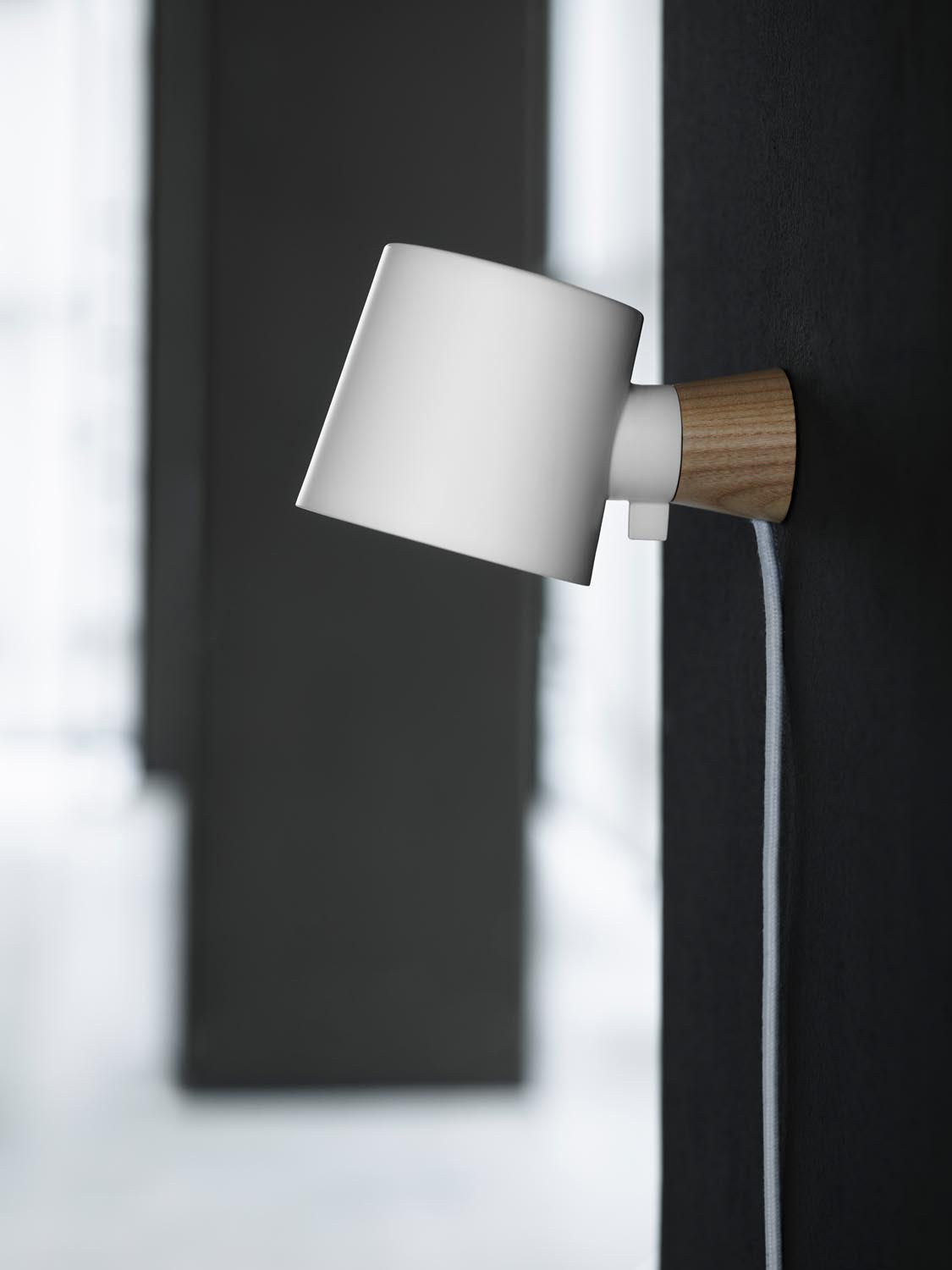 Rise Wandleuchte, Hardwired, EU weiss in Weiss präsentiert im Onlineshop von KAQTU Design AG. Wandleuchte ist von Normann Copenhagen