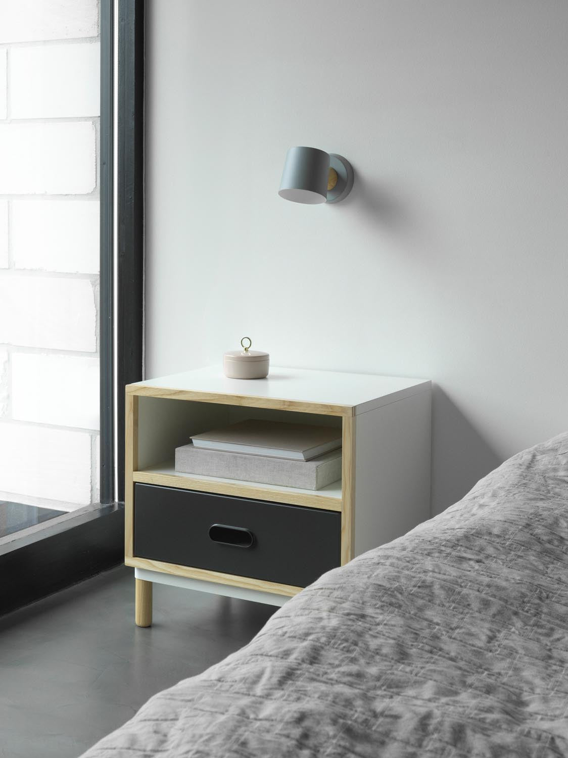 Rise Wandleuchte, Hardwired, EU grau in  präsentiert im Onlineshop von KAQTU Design AG. Wandleuchte ist von Normann Copenhagen