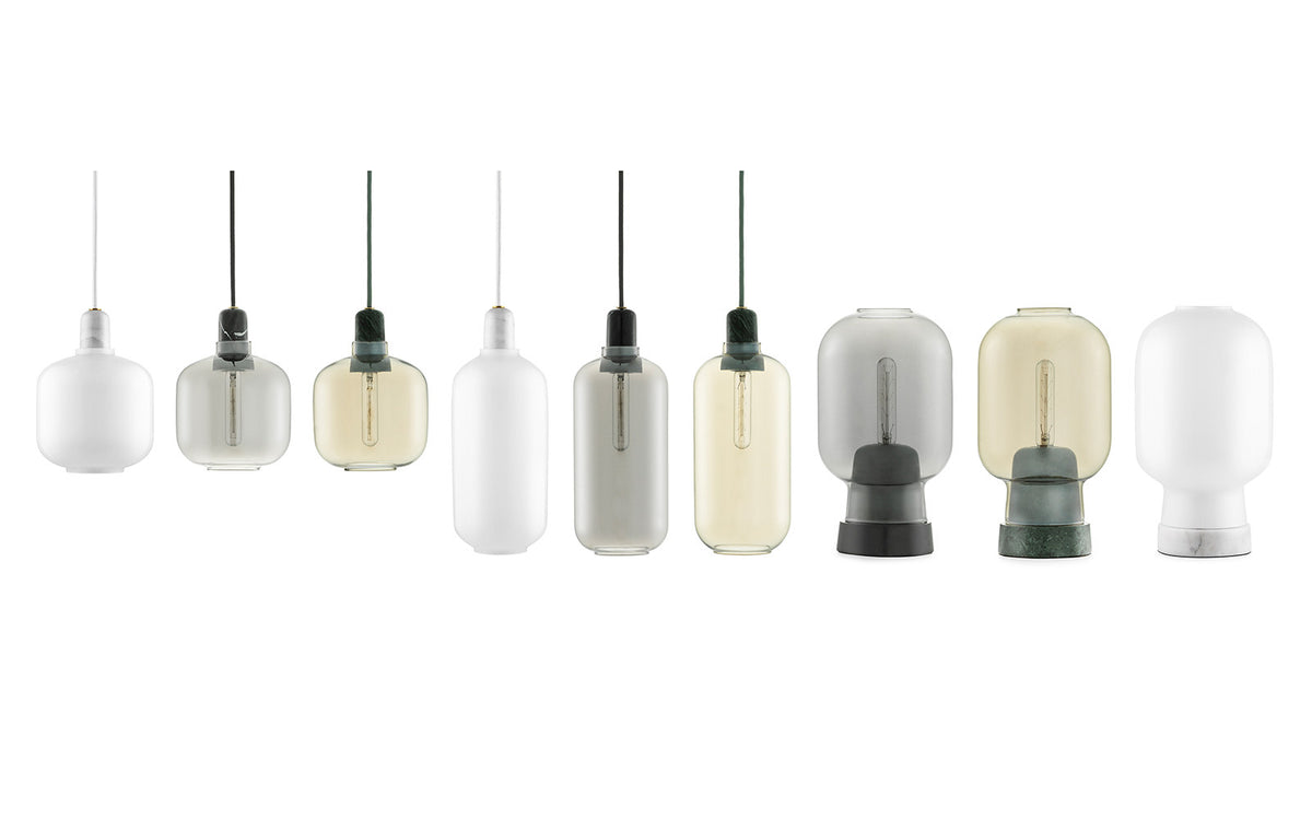 Amp Tischlampe EU weiss/weiss in weiss/weiss präsentiert im Onlineshop von KAQTU Design AG. Tischleuchte ist von Normann Copenhagen