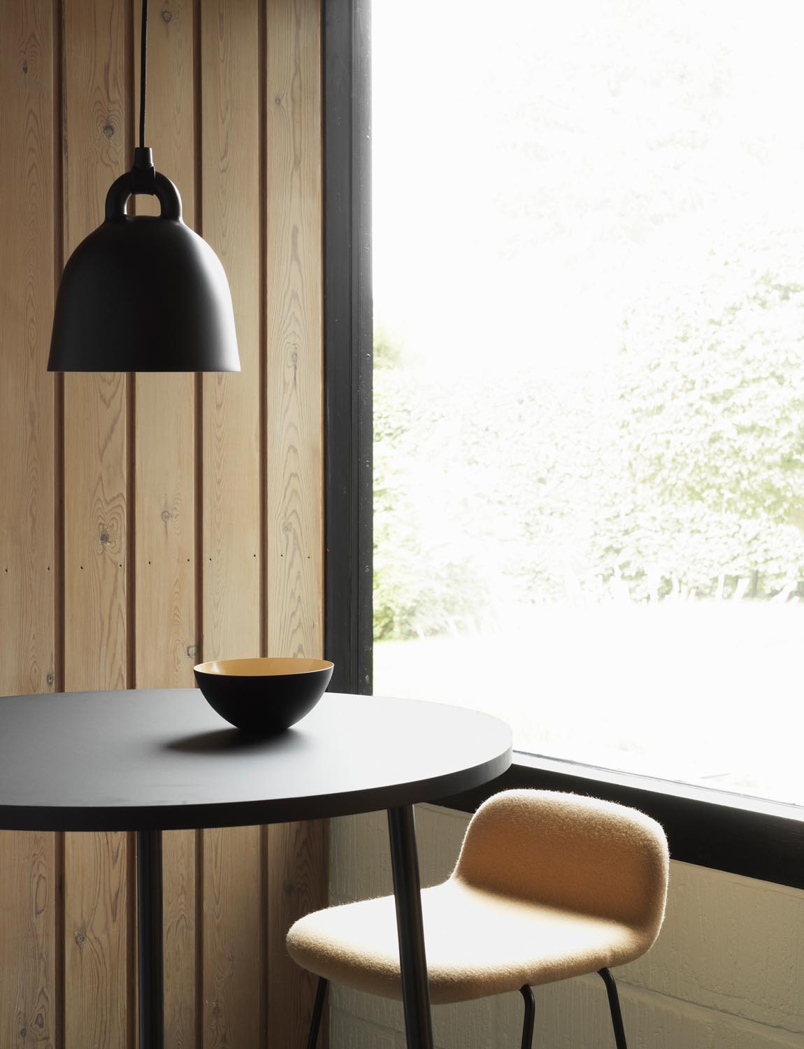 Bell Lampe x-klein EU in Schwarz präsentiert im Onlineshop von KAQTU Design AG. Pendelleuchte ist von Normann Copenhagen