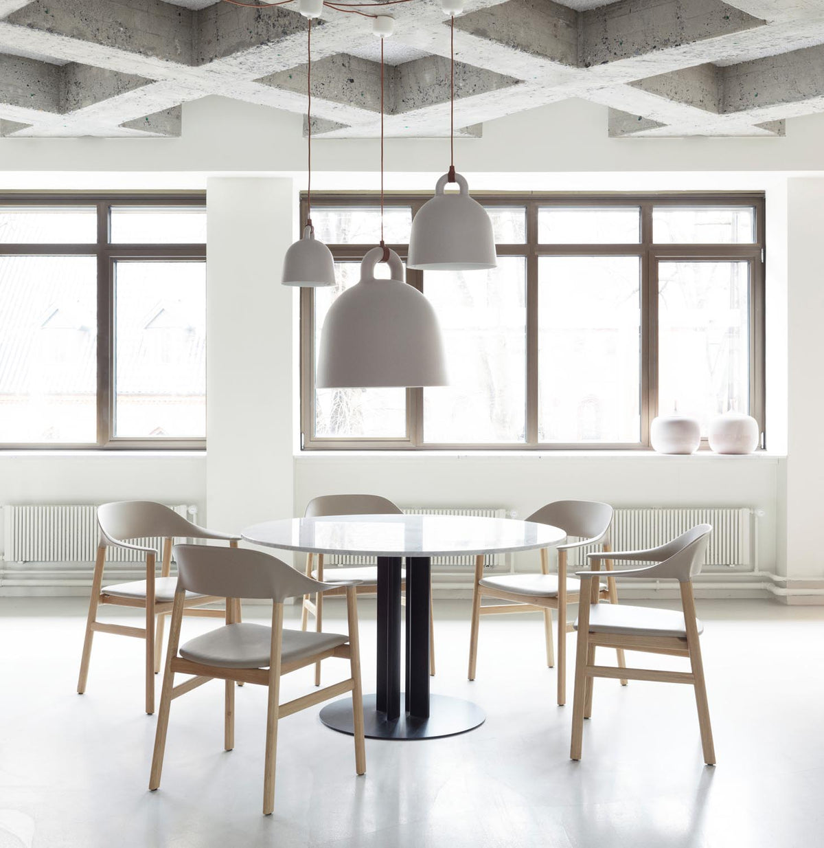 Bell Lampe x-klein EU in  präsentiert im Onlineshop von KAQTU Design AG. Pendelleuchte ist von Normann Copenhagen