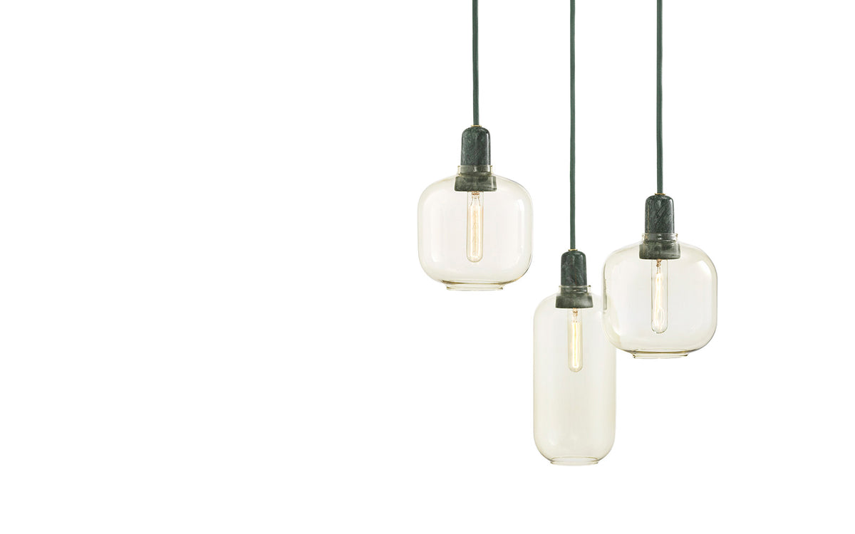 Amp Lampe gross EU in Gold/ grün präsentiert im Onlineshop von KAQTU Design AG. Pendelleuchte ist von Normann Copenhagen