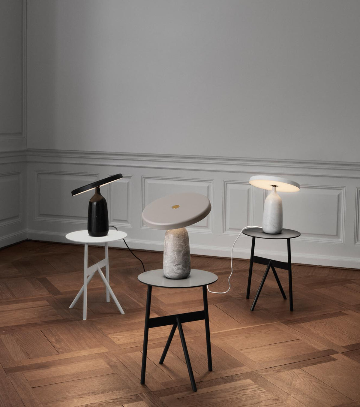Eddy Tischlampe EU in Weiss präsentiert im Onlineshop von KAQTU Design AG. Tischleuchte ist von Normann Copenhagen