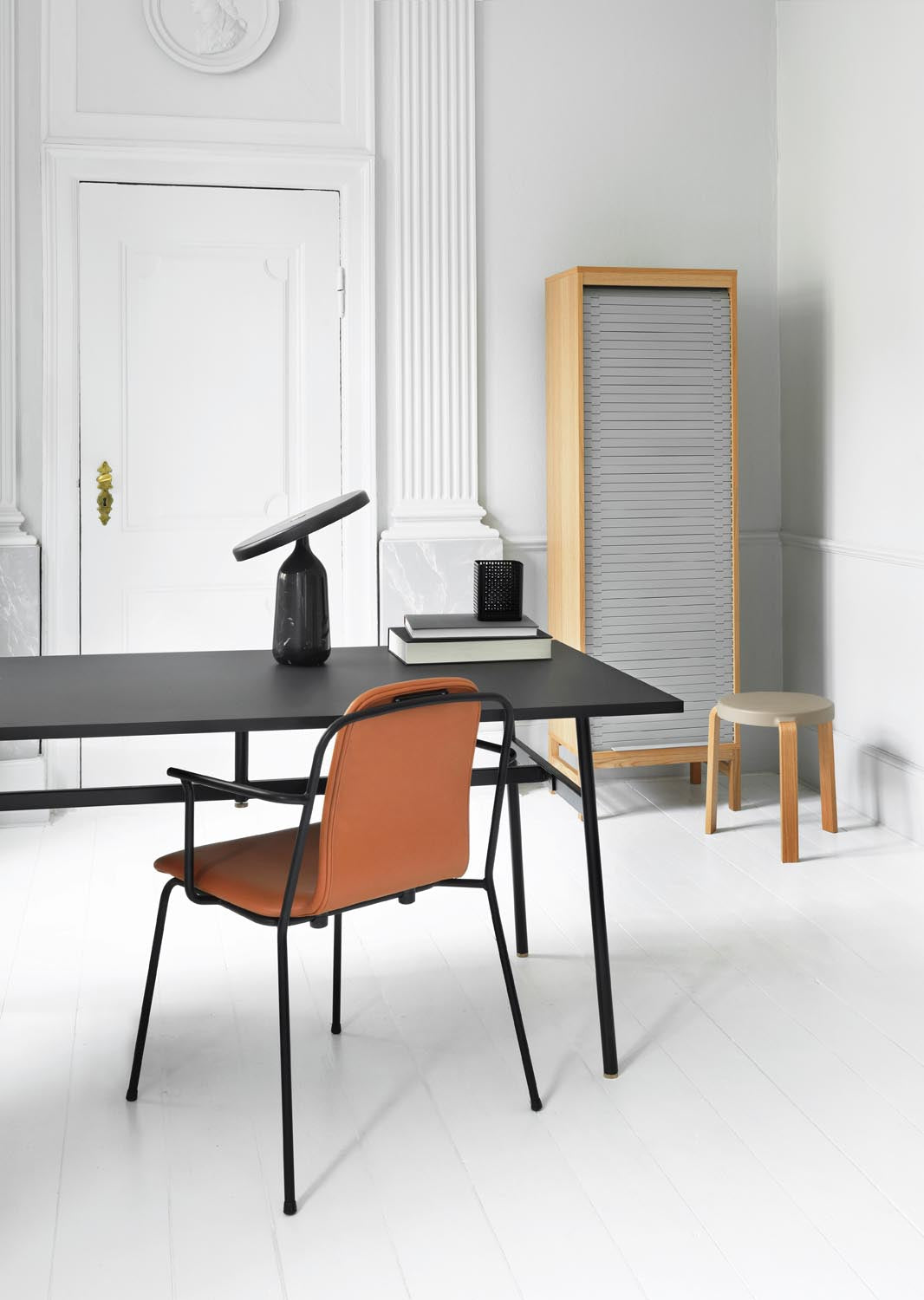 Eddy Tischlampe EU in Schwarz präsentiert im Onlineshop von KAQTU Design AG. Tischleuchte ist von Normann Copenhagen