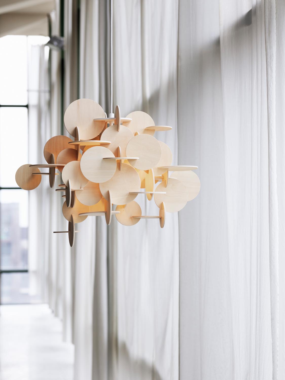 Bau Hängeleuchte klein EU Natur in  präsentiert im Onlineshop von KAQTU Design AG. Pendelleuchte ist von Normann Copenhagen