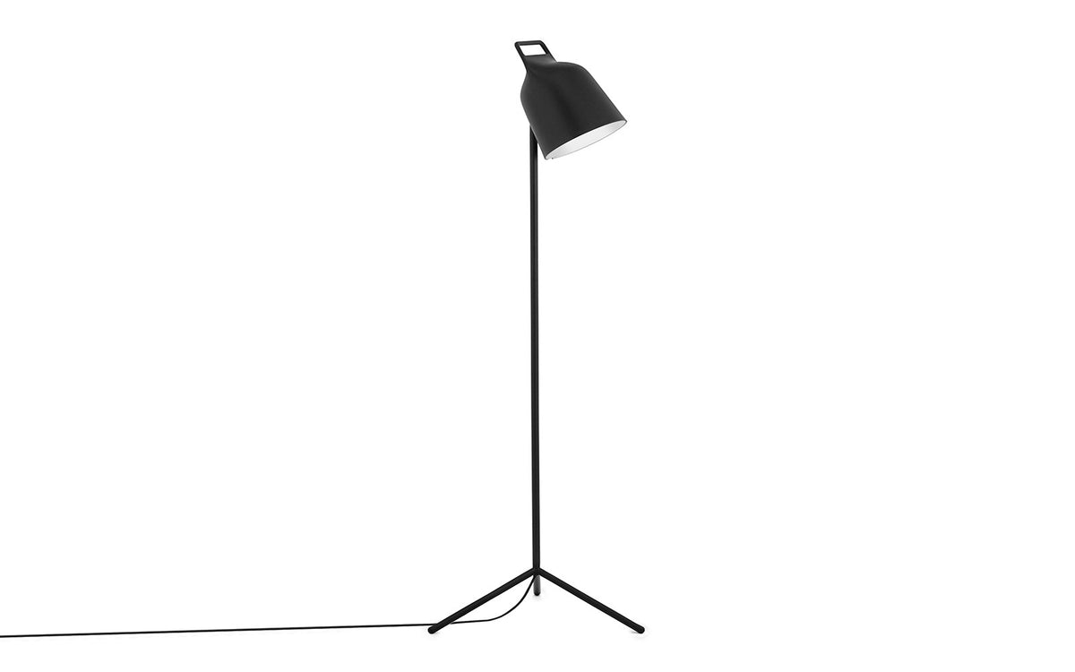 Stage Bodenleuchte EU schwarz in Schwarz präsentiert im Onlineshop von KAQTU Design AG. Stehleuchte ist von Normann Copenhagen