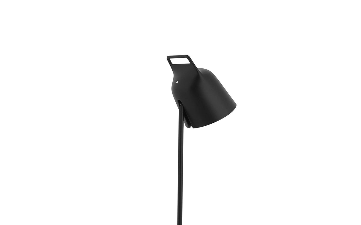 Stage Bodenleuchte EU schwarz in Schwarz präsentiert im Onlineshop von KAQTU Design AG. Stehleuchte ist von Normann Copenhagen