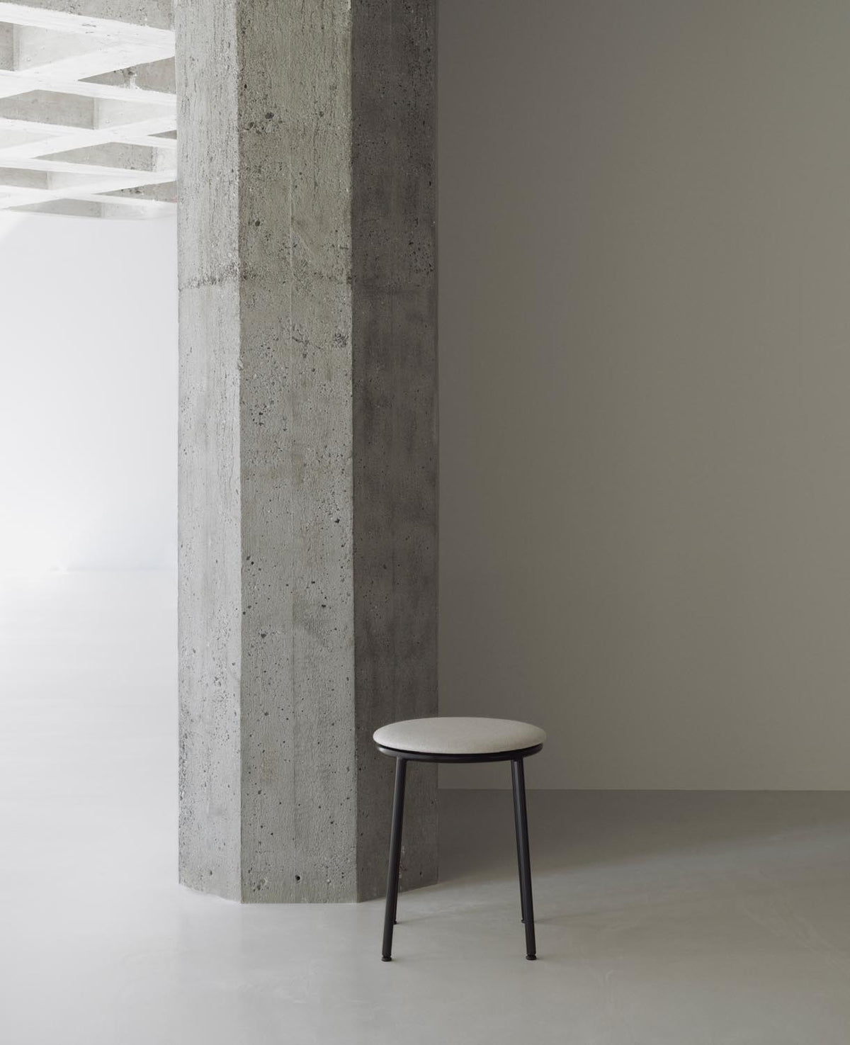 Circa Hocker in Ultra 41599 präsentiert im Onlineshop von KAQTU Design AG. Hocker ist von Normann Copenhagen