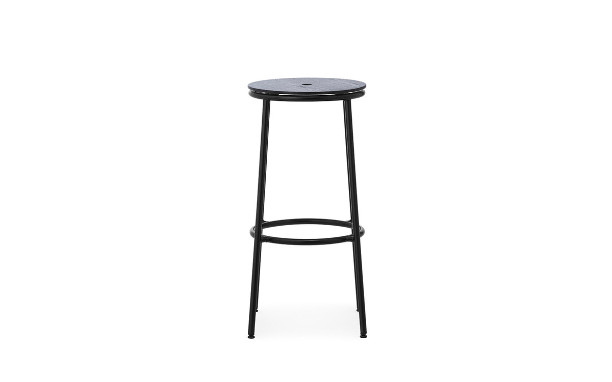Circa Barhocker in Schwarze Eiche präsentiert im Onlineshop von KAQTU Design AG. Barhocker ist von Normann Copenhagen