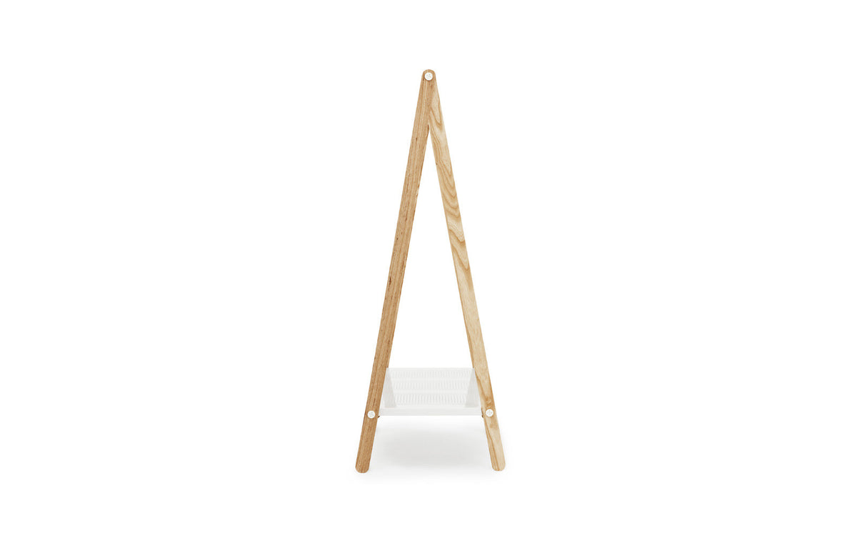 Toj Kleiderständer klein in Weiss präsentiert im Onlineshop von KAQTU Design AG. Kleiderständer ist von Normann Copenhagen
