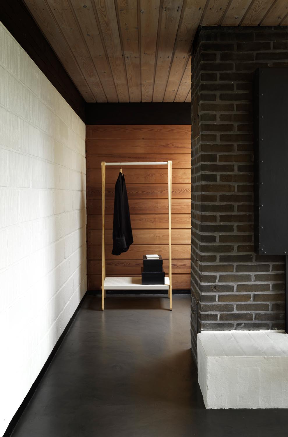 Toj Kleiderständer gross in  präsentiert im Onlineshop von KAQTU Design AG. Kleiderständer ist von Normann Copenhagen