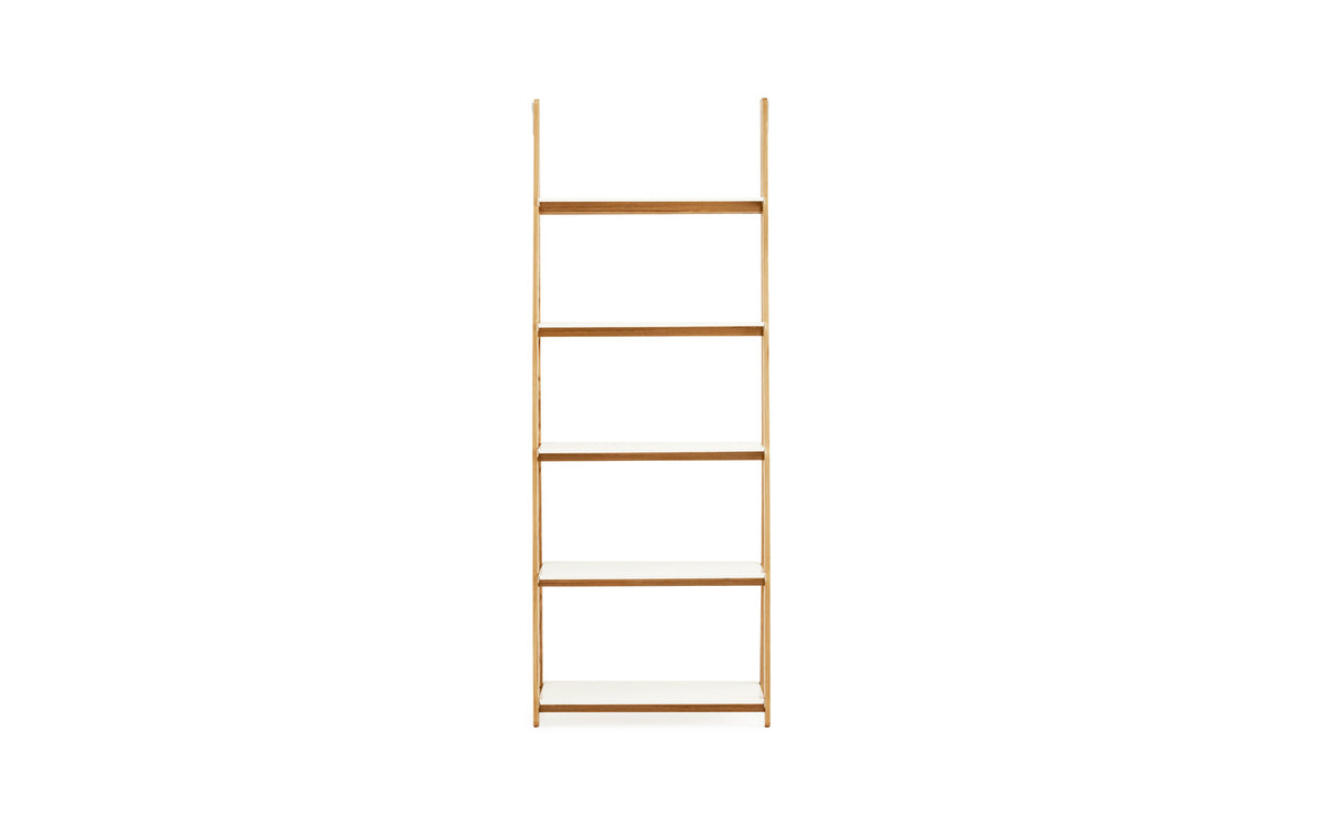 One Step Up Bücherregal in White präsentiert im Onlineshop von KAQTU Design AG. Bücherregal ist von Normann Copenhagen