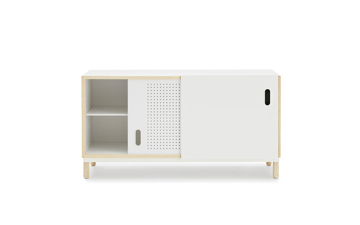 Kabino Sideboard weiss in Weiss präsentiert im Onlineshop von KAQTU Design AG. Sideboard ist von Normann Copenhagen