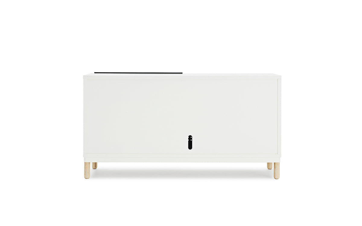 Kabino Sideboard weiss in Weiss präsentiert im Onlineshop von KAQTU Design AG. Sideboard ist von Normann Copenhagen