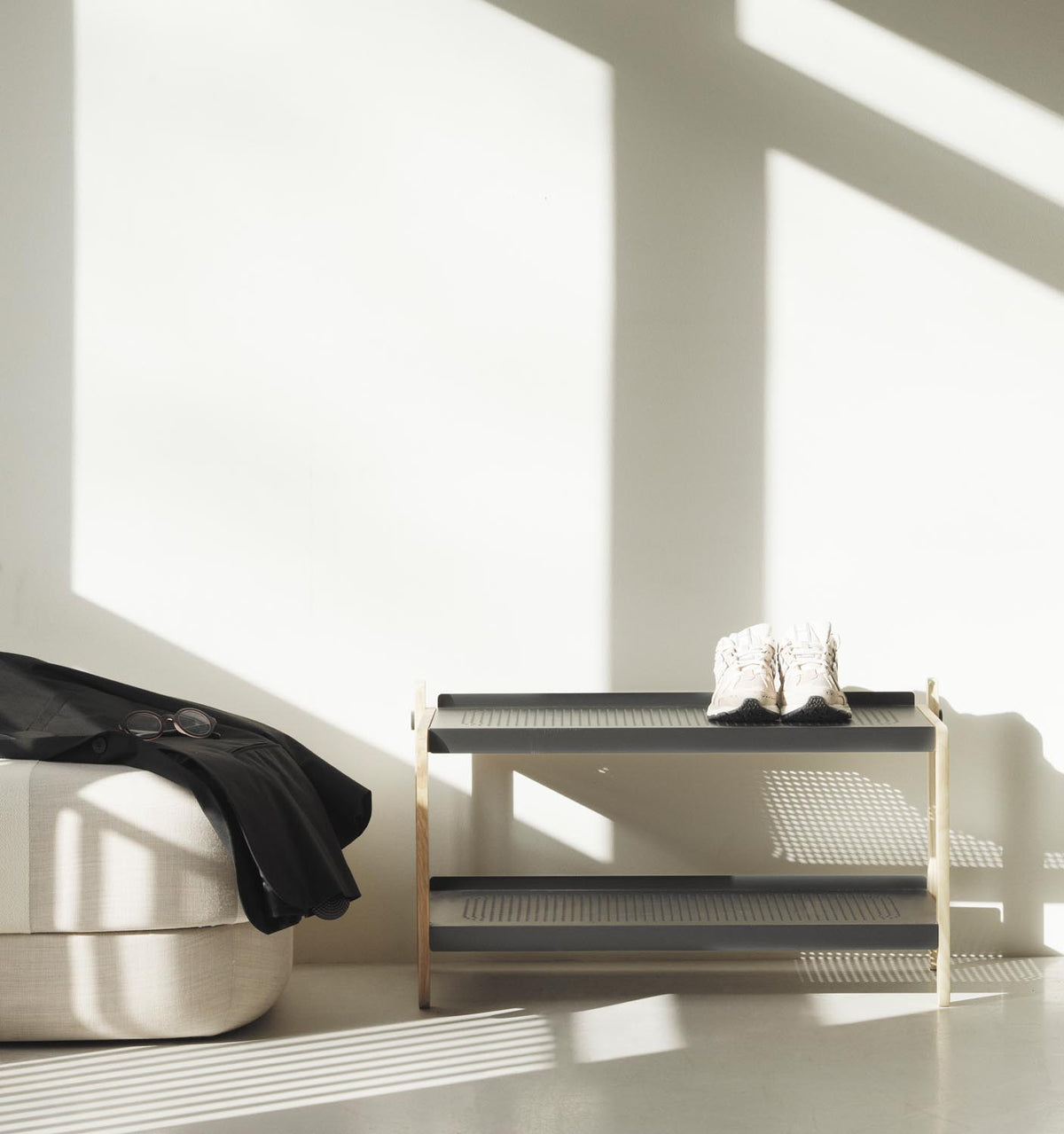 Sko Schuhregal in  präsentiert im Onlineshop von KAQTU Design AG. Schuhregal ist von Normann Copenhagen