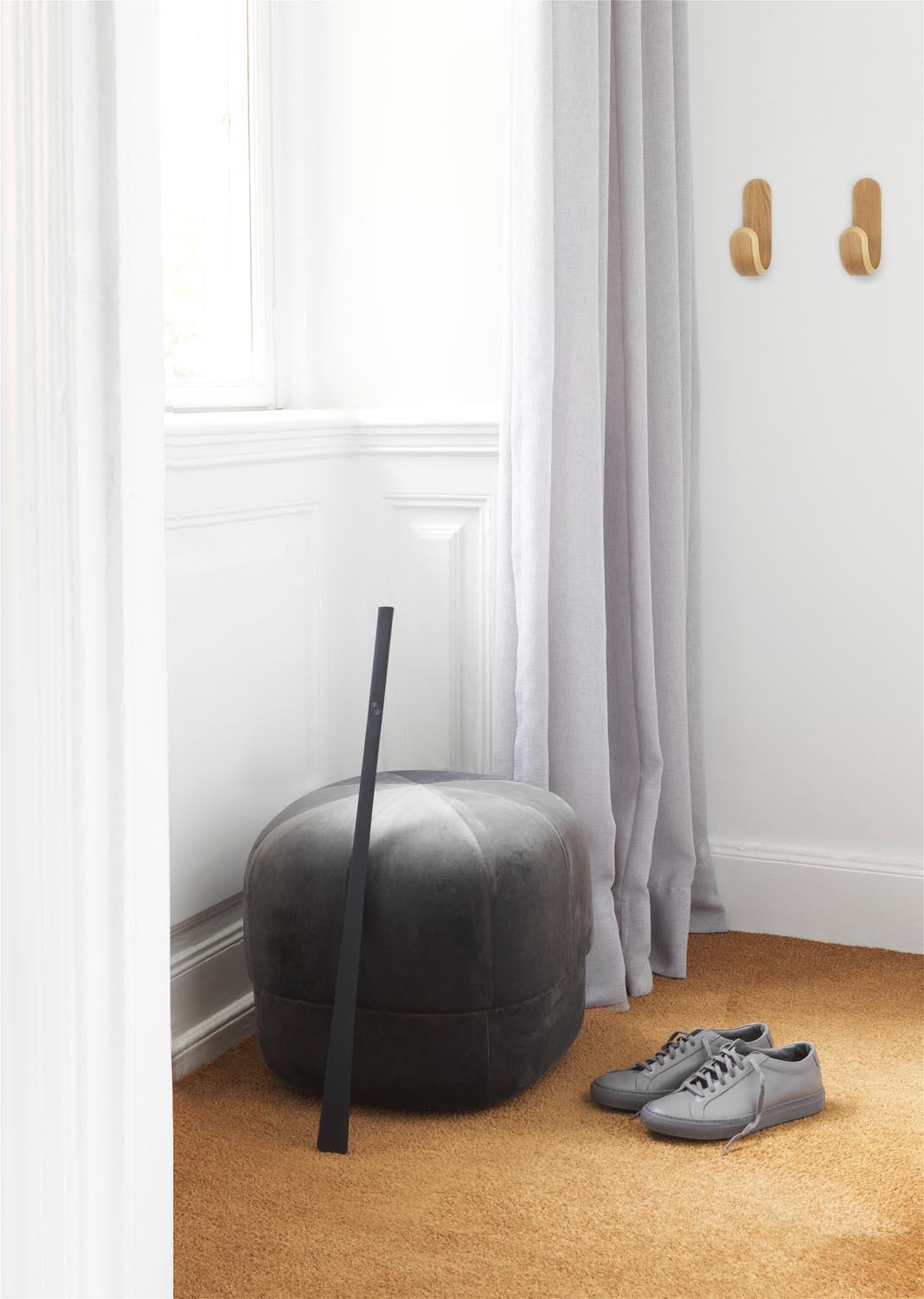 Circus Pouf Klein grau/Velour in  präsentiert im Onlineshop von KAQTU Design AG. Pouf ist von Normann Copenhagen