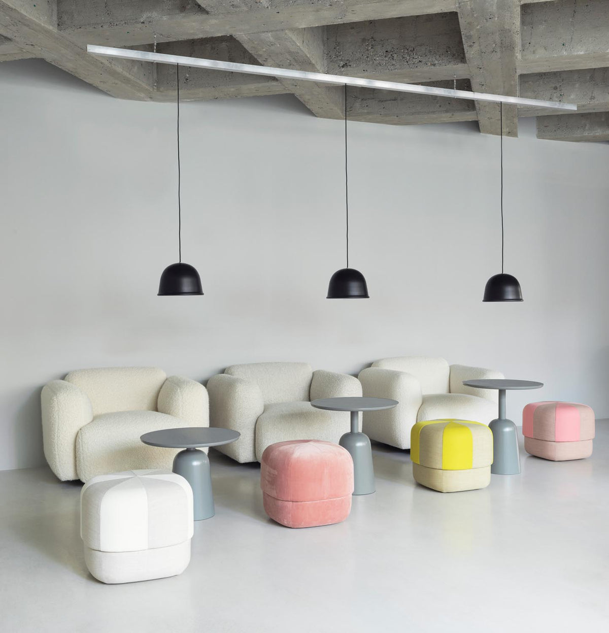 Circus Pouf Klein Blush/Velour in  präsentiert im Onlineshop von KAQTU Design AG. Pouf ist von Normann Copenhagen