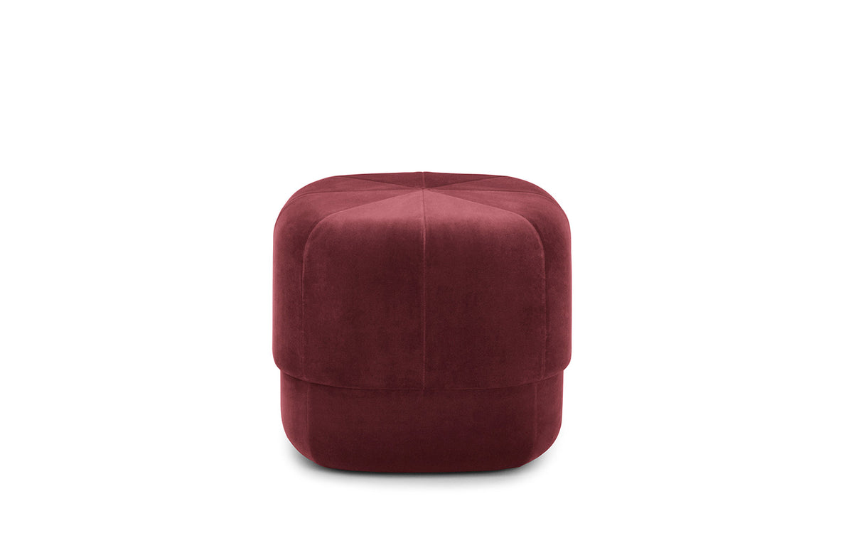 Circus Pouf Klein dunkelrot/Velour in  präsentiert im Onlineshop von KAQTU Design AG. Pouf ist von Normann Copenhagen