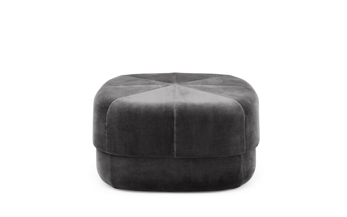 Circus Pouf Gross grau/Velour in  präsentiert im Onlineshop von KAQTU Design AG. Pouf ist von Normann Copenhagen