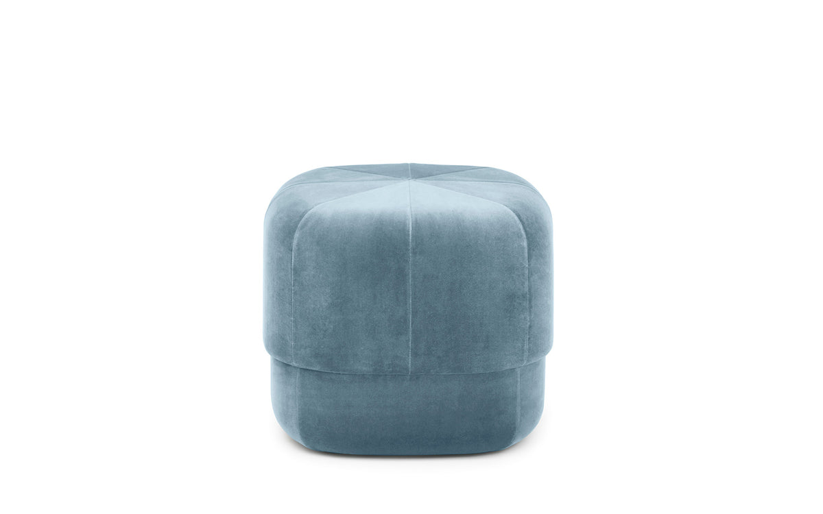 Circus Pouf Klein hellblau/Velour in  präsentiert im Onlineshop von KAQTU Design AG. Pouf ist von Normann Copenhagen