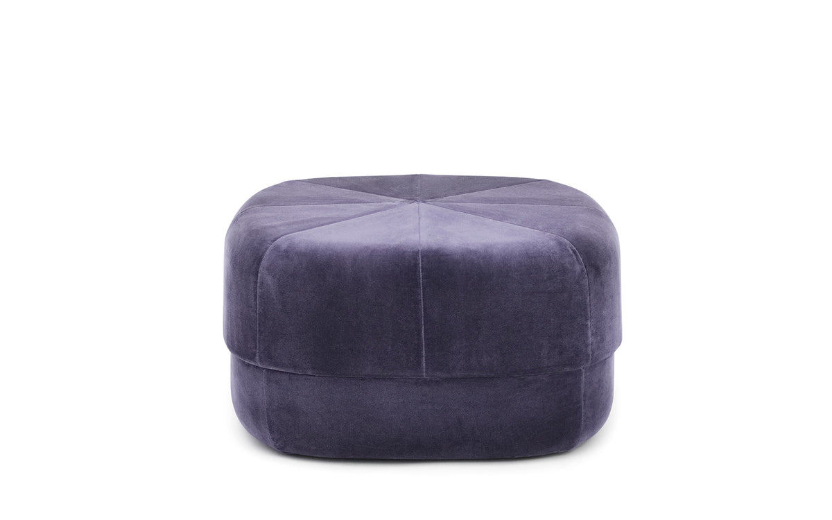 Circus Pouf Gross lila/Velour in  präsentiert im Onlineshop von KAQTU Design AG. Pouf ist von Normann Copenhagen