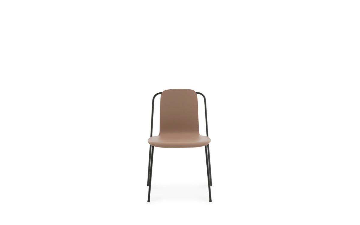 Studio Stuhl in Braun präsentiert im Onlineshop von KAQTU Design AG. Stuhl ist von Normann Copenhagen