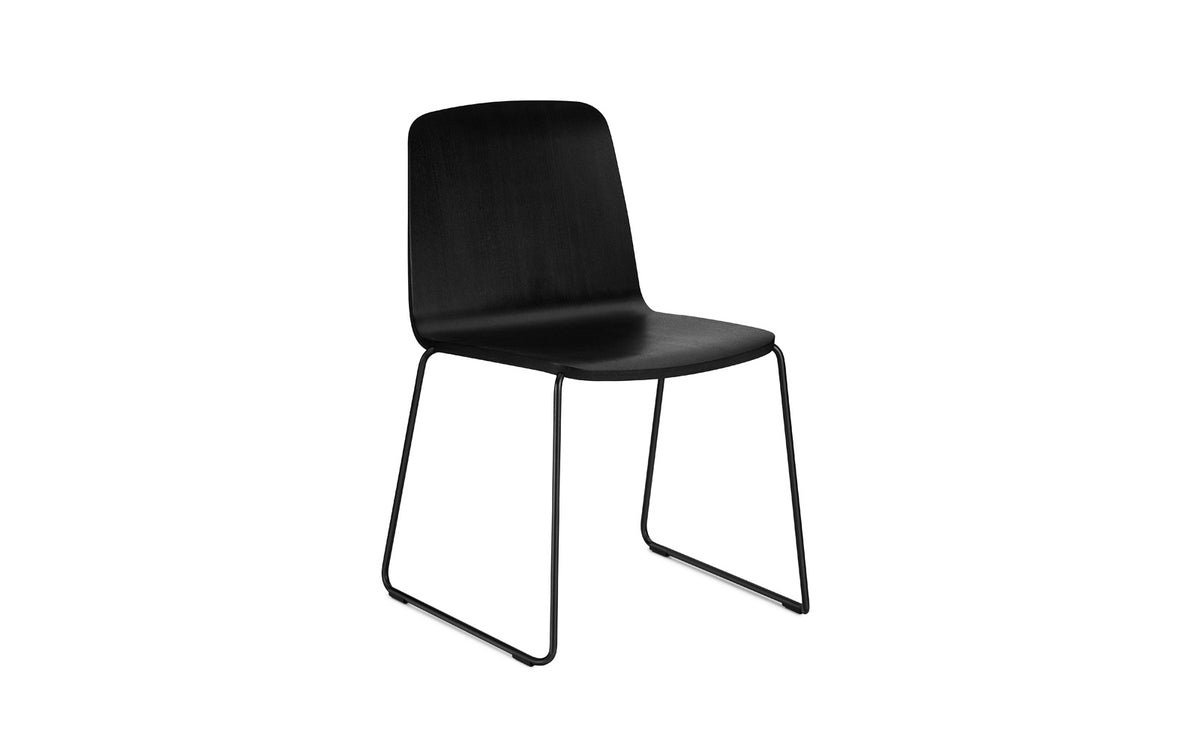 Just Stuhl in Schwarz präsentiert im Onlineshop von KAQTU Design AG. Stuhl ist von Normann Copenhagen
