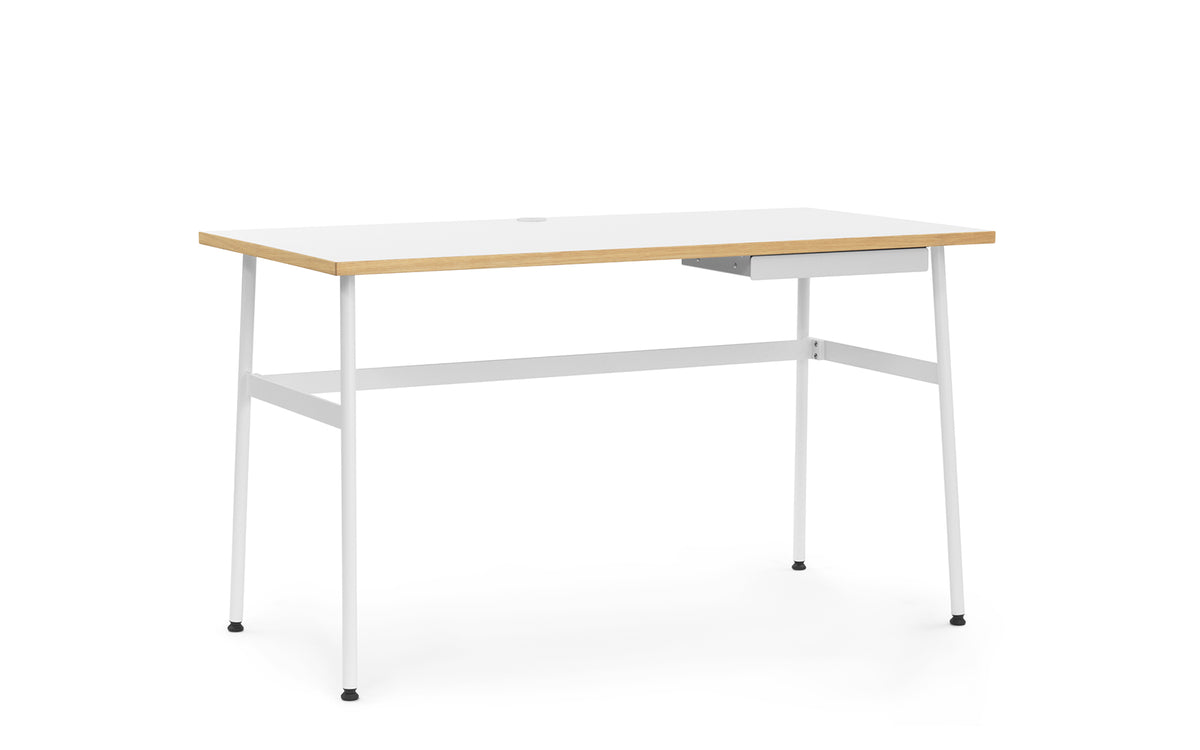 Journal Schreibtisch in Weiss präsentiert im Onlineshop von KAQTU Design AG. Schreibtisch ist von Normann Copenhagen