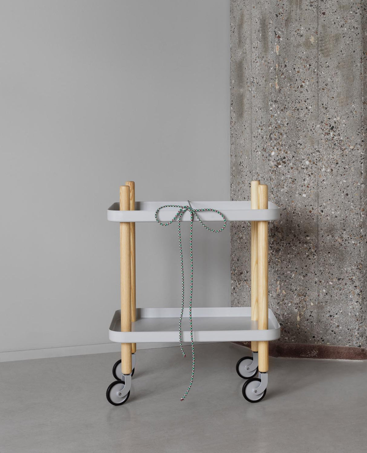 Block Tisch in  präsentiert im Onlineshop von KAQTU Design AG. Servierwagen ist von Normann Copenhagen