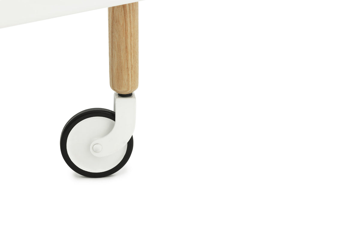 Block Tisch in  präsentiert im Onlineshop von KAQTU Design AG. Servierwagen ist von Normann Copenhagen